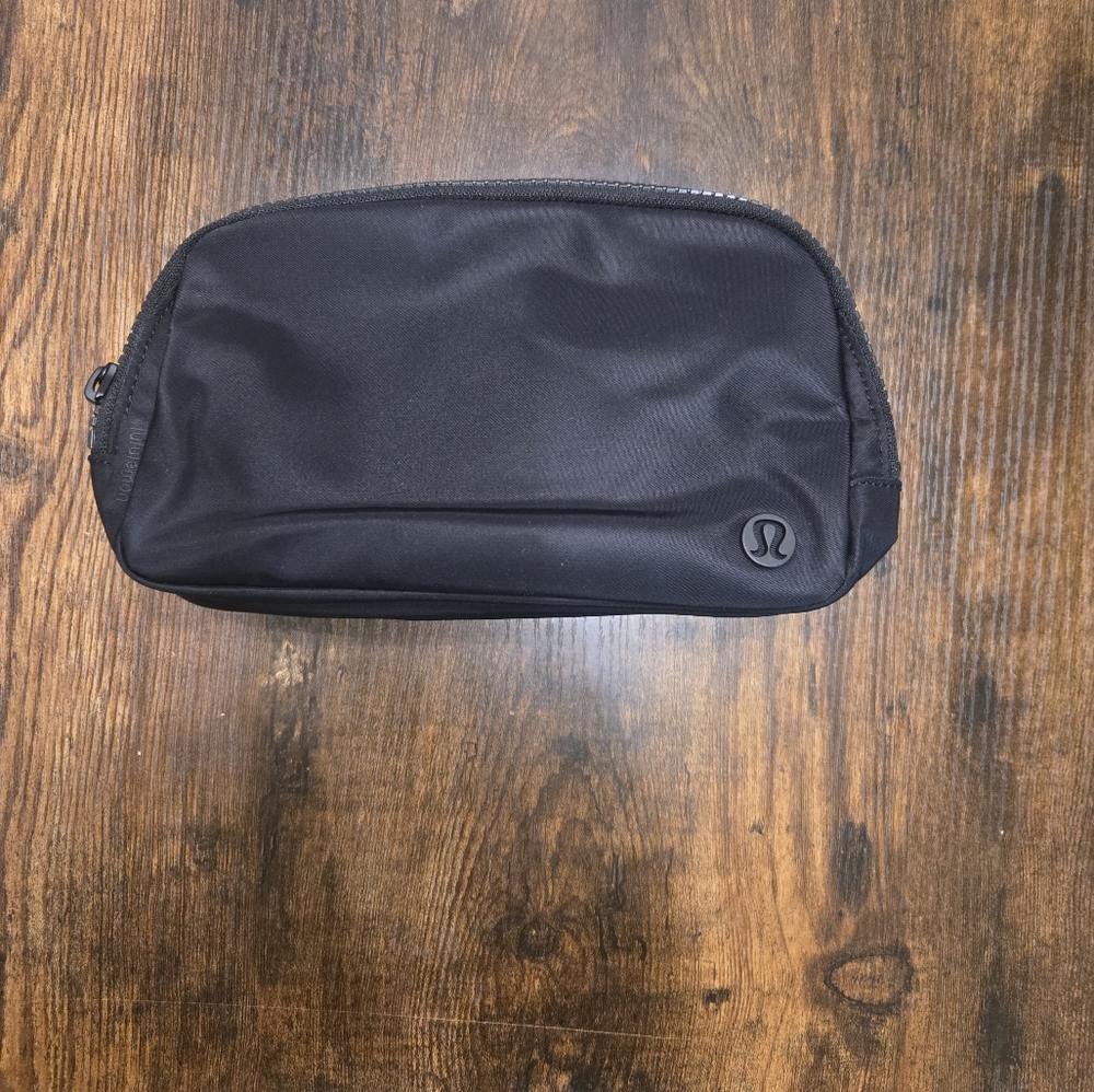 Lululemon Everywhere Belt Bag New